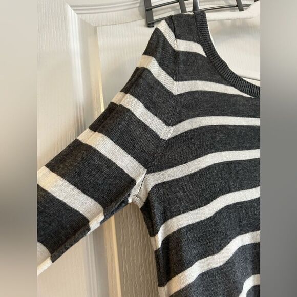 EXPRESS sweater‎ /split back women’s Medium striped - Picture 4 of 16